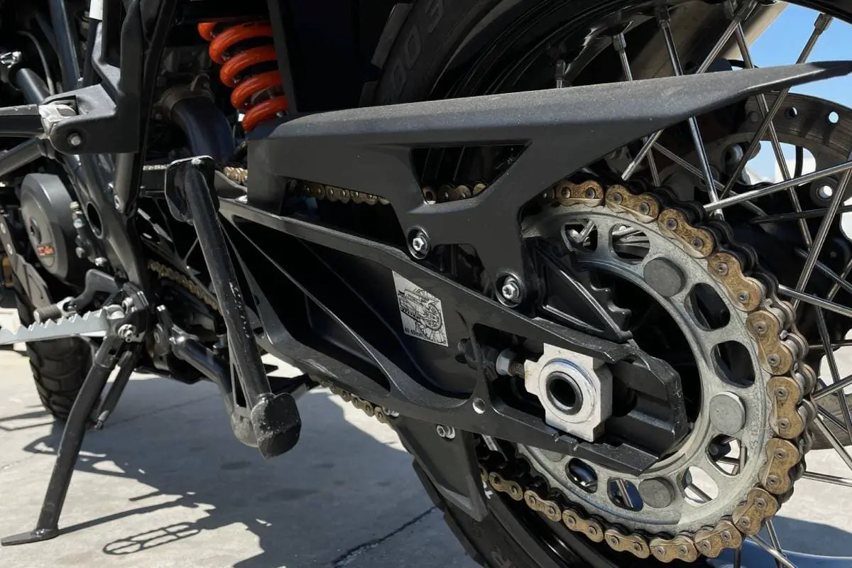 How to tighten my motorcycle chain?