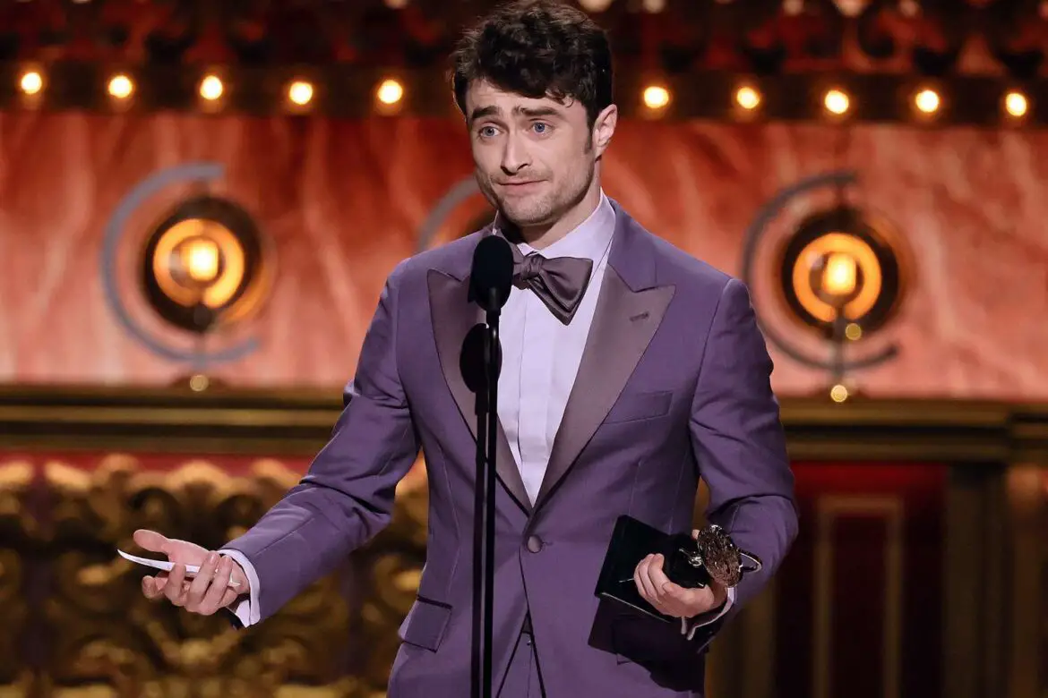 Daniel Radcliffe Thanks Tearful Girlfriend, Son as He Wins First Tony ArticlePure