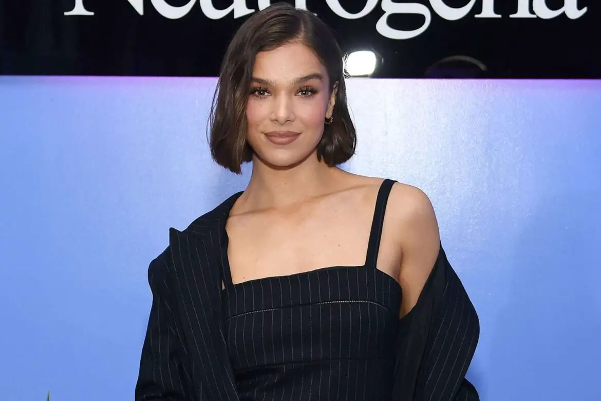 All About Hailee Steinfeld’s New Bob Haircut (Exclusive) ArticlePure