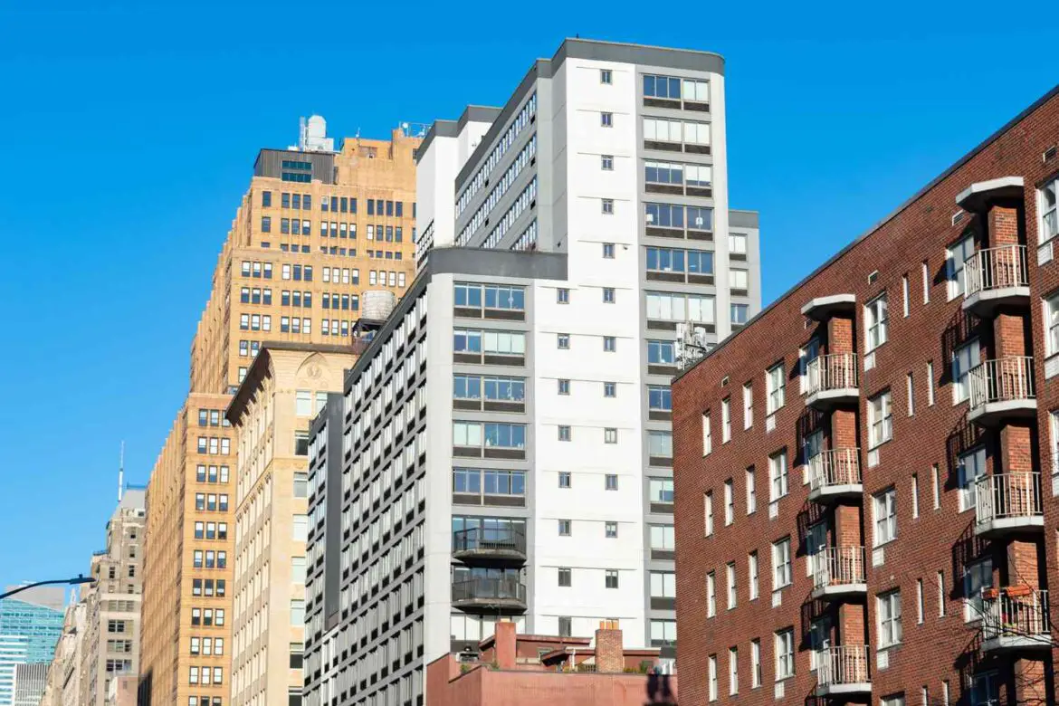 Woman, 81, Reportedly Decapitated After Falling from Apartment Building in N.Y.C. ArticlePure