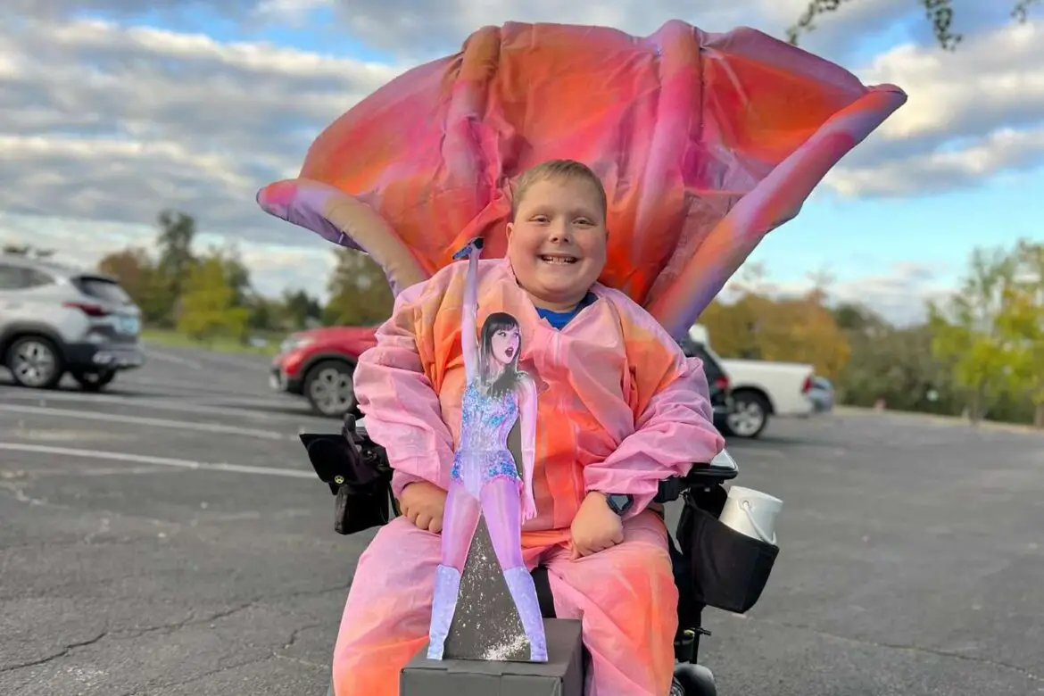 Boy Who Wore Wheelchair-Friendly Eras Tour Costume Sees Taylor Swift Perform Live ArticlePure