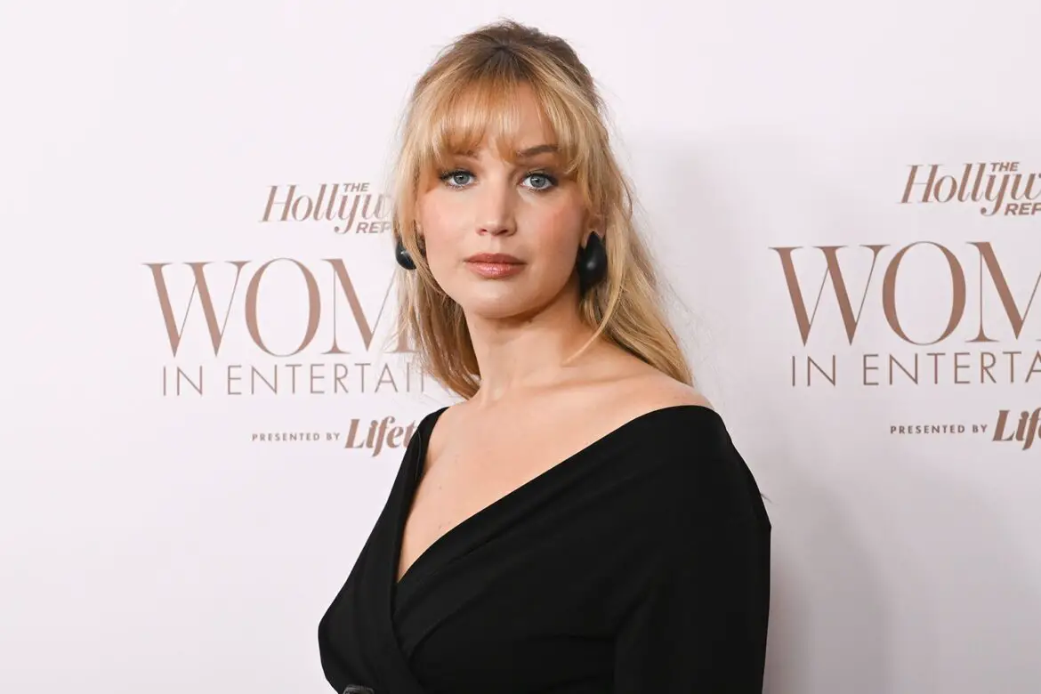 Pregnant Jennifer Lawrence Looks Effortlessly Glam in Bump-Hugging Gown ArticlePure