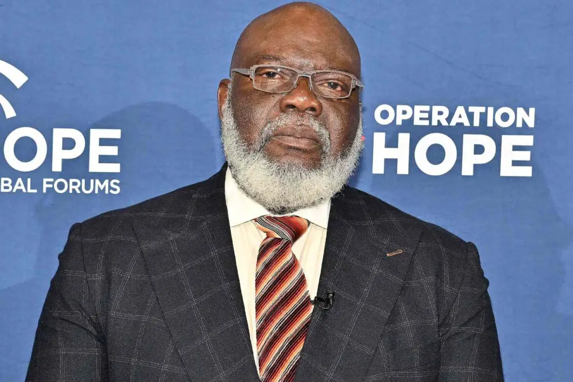 Megachurch Bishop T.D. Jakes Gives Health Update After ‘Life-Threatening’ Incident ArticlePure