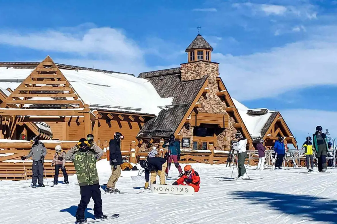 More Than 170 Snowboarders and Skiers Rescued After Colorado Ski Lift Breaks Down ArticlePure