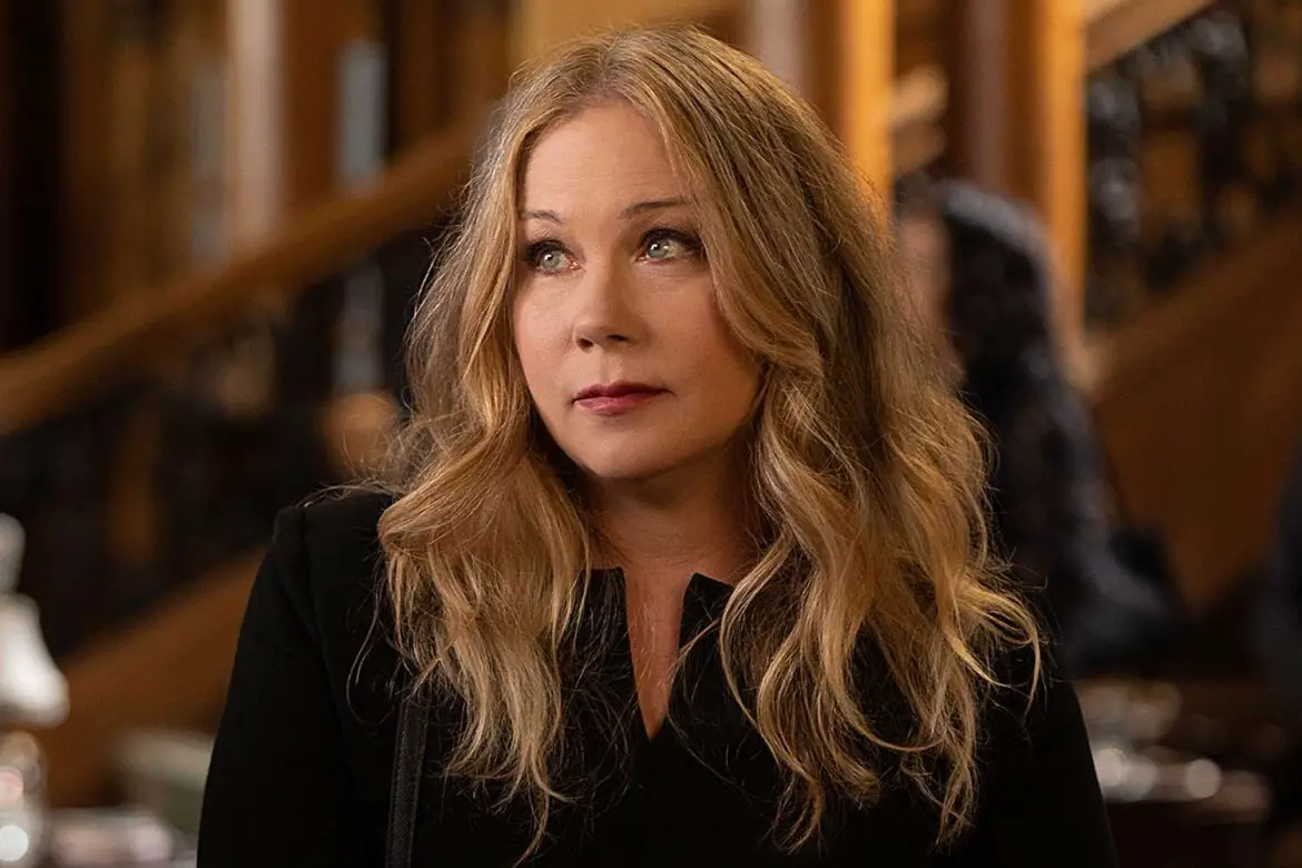 Christina Applegate Noticed ‘First Sign of MS’ While Filming Dead to Me Pilot ArticlePure