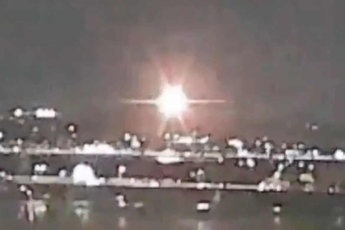 American Airlines Flight 5342 and Black Hawk Helicopter Seen Colliding over Potomac River in Horrifying Video ArticlePure