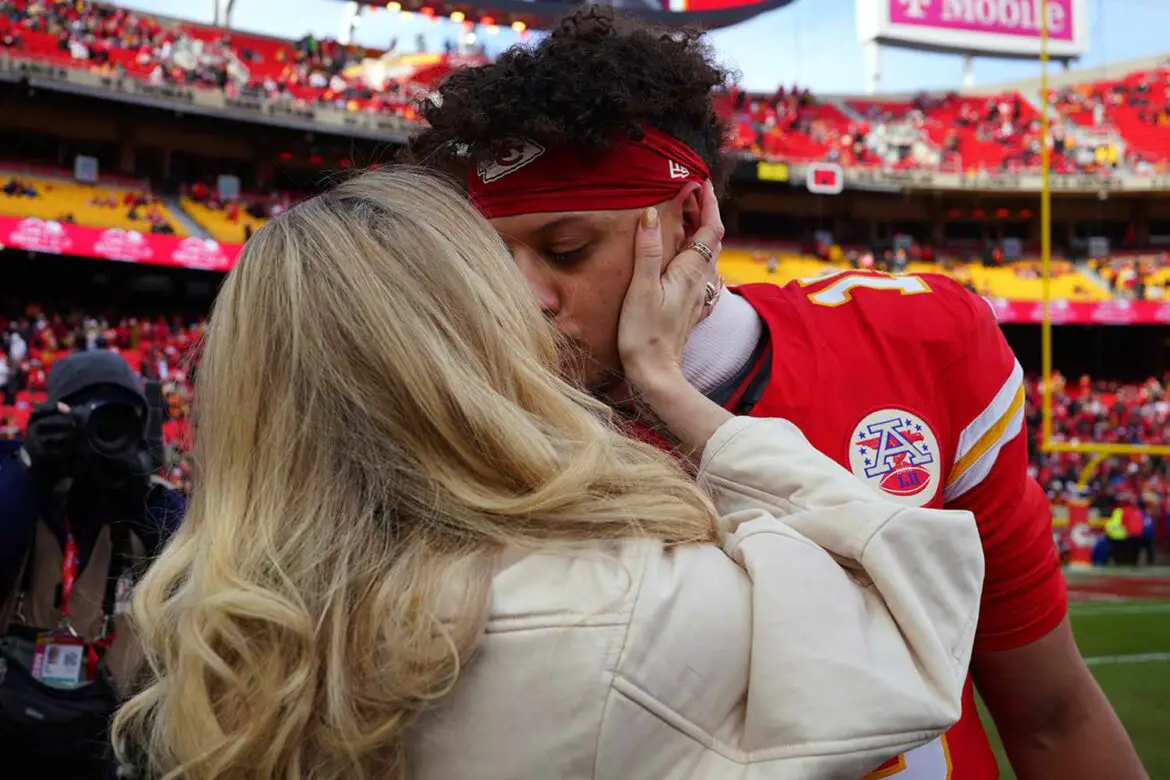 Brittany Mahomes Cheers on Patrick at Chiefs Game 6 Days After Giving Birth ArticlePure