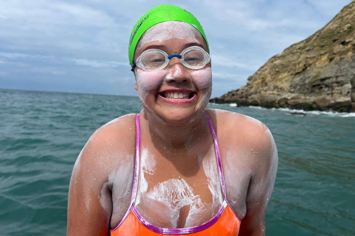 17-Year-Old Girl Suffers Thousands of Jellyfish Stings on 14-Hour Swim ArticlePure