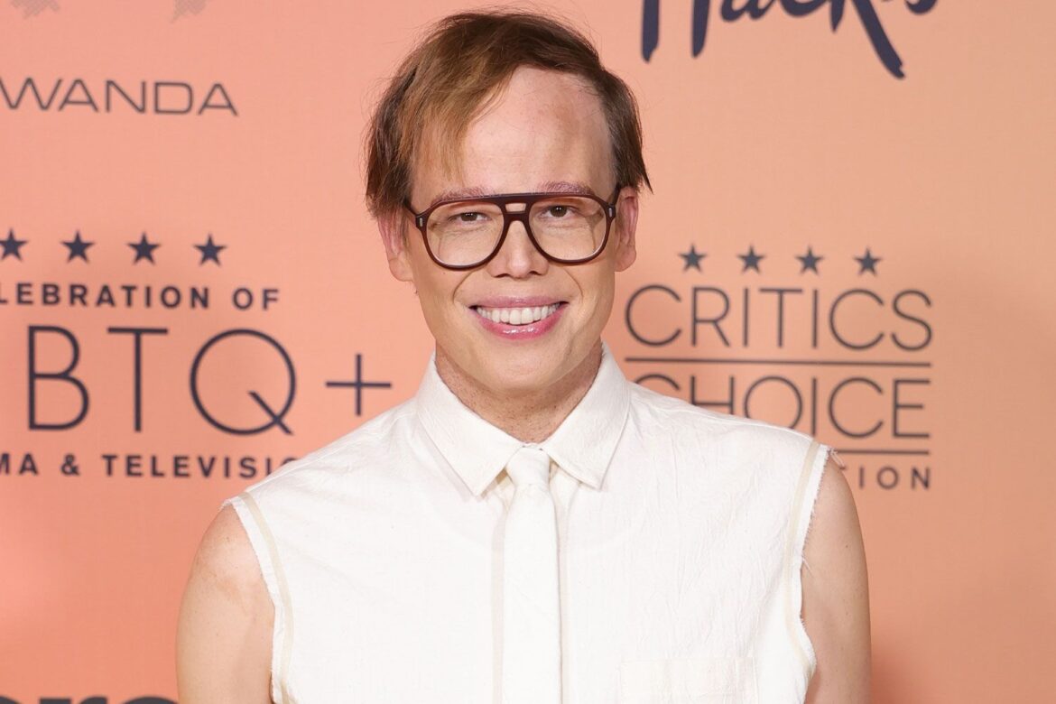 Jeff Hiller Fought to Have Chapter About ‘Having No Hair and No Eyebrows’ in Memoir (Exclusive) ArticlePure